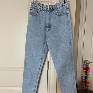 Zara size 6 light wash straight leg mom jean
